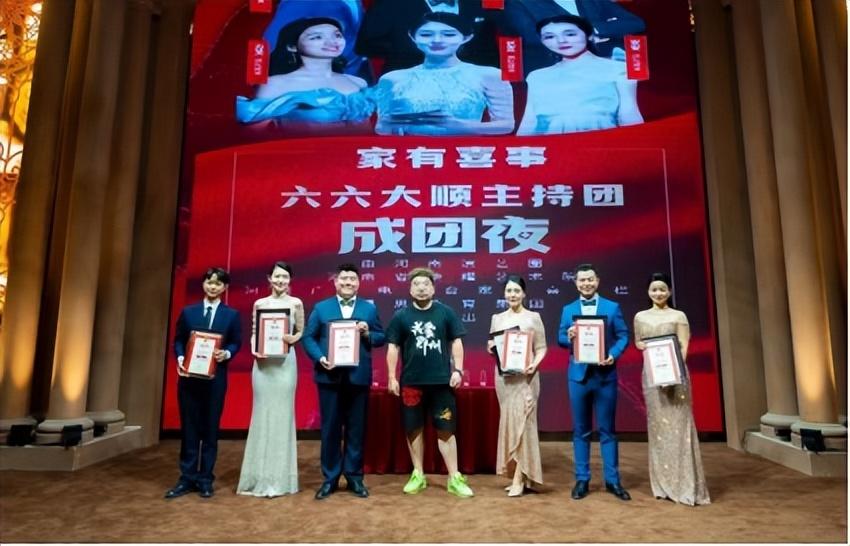 博思花藝婚慶教育，婚慶培訓，花藝培訓，插花培訓，花藝師培訓，主持人培訓，商務主持人培訓，花店運營培訓，花店全系統(tǒng)營銷，小白開花店，小白學主持，金璽棠婚慶酒店，金璽棠總部，鄭州金麻雀教育科技有限公司