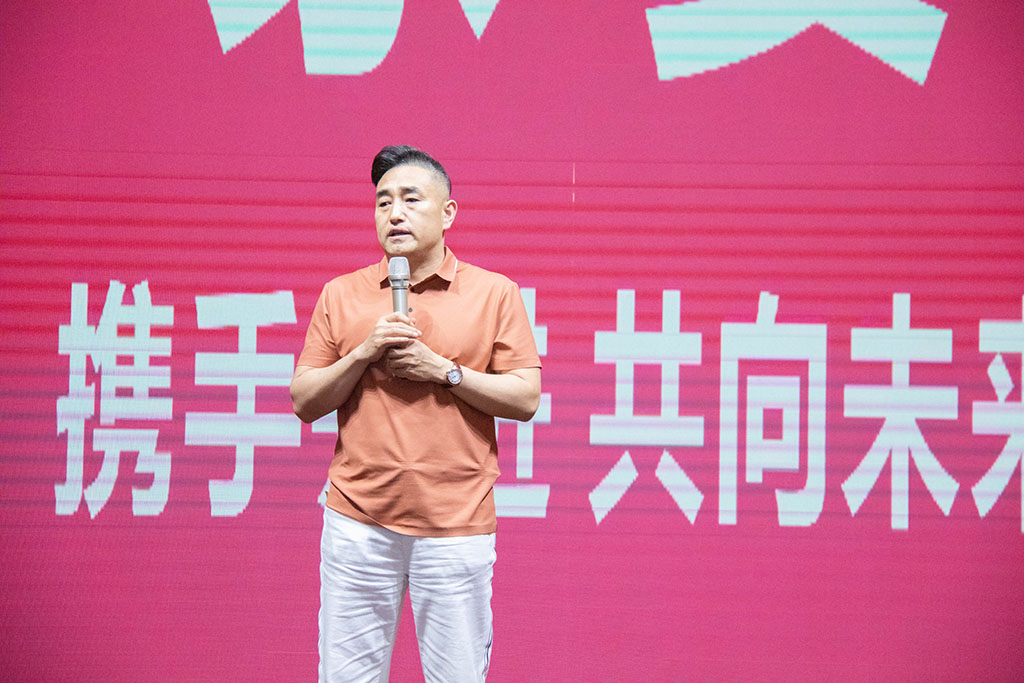 博思花藝婚慶教育，婚慶培訓(xùn)，花藝培訓(xùn)，插花培訓(xùn)，花藝師培訓(xùn)，主持人培訓(xùn)，商務(wù)主持人培訓(xùn)，花店運(yùn)營(yíng)培訓(xùn)，花店全系統(tǒng)營(yíng)銷，小白開(kāi)花店，小白學(xué)主持，金璽棠婚慶酒店，金璽棠總部，鄭州金麻雀教育科技有限公司