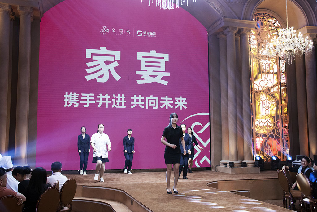 博思花藝婚慶教育，婚慶培訓(xùn)，花藝培訓(xùn)，插花培訓(xùn)，花藝師培訓(xùn)，主持人培訓(xùn)，商務(wù)主持人培訓(xùn)，花店運(yùn)營(yíng)培訓(xùn)，花店全系統(tǒng)營(yíng)銷，小白開(kāi)花店，小白學(xué)主持，金璽棠婚慶酒店，金璽棠總部，鄭州金麻雀教育科技有限公司