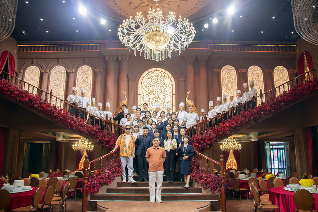 博思花藝婚慶教育，婚慶培訓(xùn)，花藝培訓(xùn)，插花培訓(xùn)，花藝師培訓(xùn)，主持人培訓(xùn)，商務(wù)主持人培訓(xùn)，花店運(yùn)營(yíng)培訓(xùn)，花店全系統(tǒng)營(yíng)銷，小白開(kāi)花店，小白學(xué)主持，金璽棠婚慶酒店，金璽棠總部，鄭州金麻雀教育科技有限公司