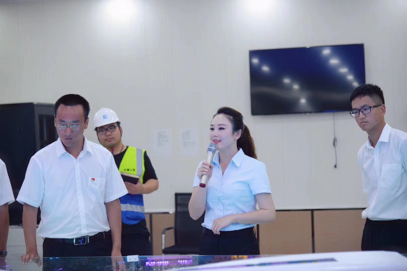 博思花藝婚慶教育，婚慶培訓(xùn)，花藝培訓(xùn)，插花培訓(xùn)，花藝師培訓(xùn)，主持人培訓(xùn)，商務(wù)主持人培訓(xùn)，花店運(yùn)營(yíng)培訓(xùn)，花店全系統(tǒng)營(yíng)銷，小白開(kāi)花店，小白學(xué)主持，金璽棠婚慶酒店，金璽棠總部，鄭州金麻雀教育科技有限公司