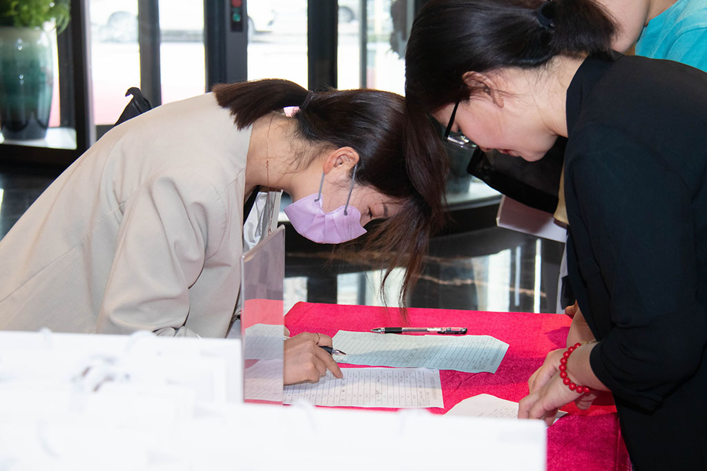 博思花藝婚慶教育，婚慶培訓(xùn)，花藝培訓(xùn)，插花培訓(xùn)，花藝師培訓(xùn)，主持人培訓(xùn)，商務(wù)主持人培訓(xùn)，花店運(yùn)營(yíng)培訓(xùn)，花店全系統(tǒng)營(yíng)銷(xiāo)，小白開(kāi)花店，小白學(xué)主持，金璽棠婚慶酒店，金璽棠總部，鄭州金麻雀教育科技有限公司