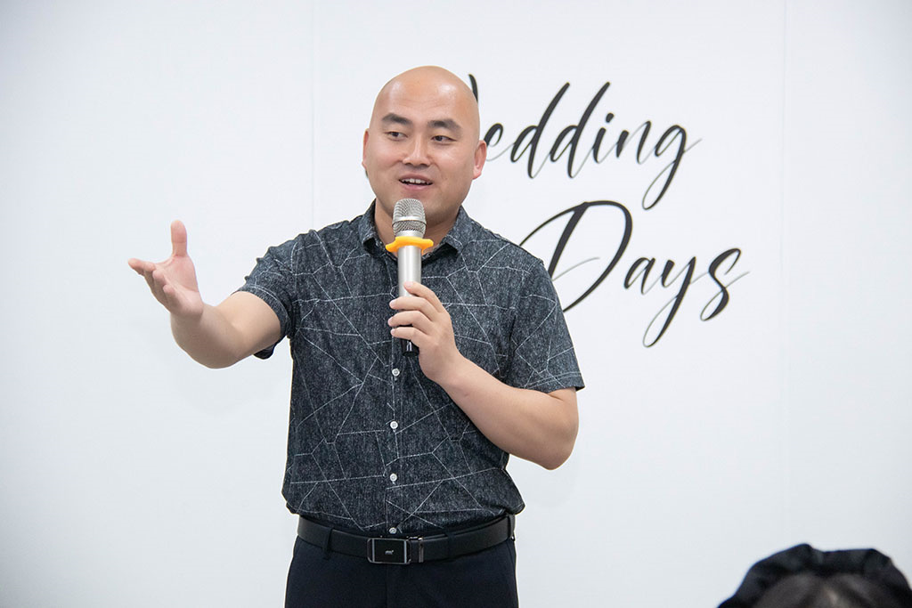 博思花藝婚慶教育，婚慶培訓(xùn)，花藝培訓(xùn)，插花培訓(xùn)，花藝師培訓(xùn)，主持人培訓(xùn)，商務(wù)主持人培訓(xùn)，花店運營培訓(xùn)，花店全系統(tǒng)營銷，小白開花店，小白學(xué)主持，金璽棠婚慶酒店，金璽棠總部，鄭州金麻雀教育科技有限公司