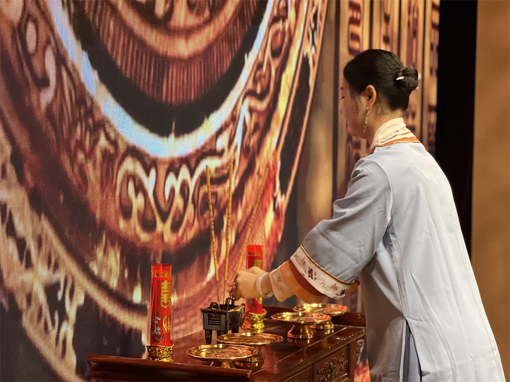 博思花藝婚慶教育，婚慶培訓(xùn)，花藝培訓(xùn)，插花培訓(xùn)，花藝師培訓(xùn)，主持人培訓(xùn)，商務(wù)主持人培訓(xùn)，花店運營培訓(xùn)，花店全系統(tǒng)營銷，小白開花店，小白學(xué)主持，金璽棠婚慶酒店，金璽棠總部，鄭州金麻雀教育科技有限公司