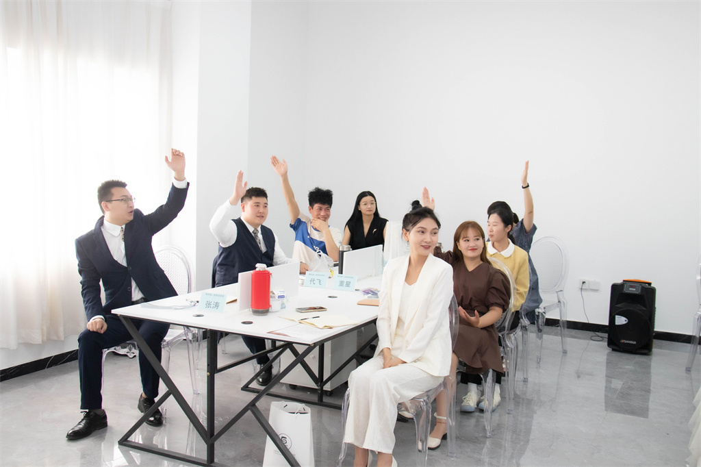 博思花藝婚慶教育，婚慶培訓(xùn)，花藝培訓(xùn)，插花培訓(xùn)，花藝師培訓(xùn)，主持人培訓(xùn)，商務(wù)主持人培訓(xùn)，花店運(yùn)營培訓(xùn)，花店全系統(tǒng)營銷，小白開花店，小白學(xué)主持，金璽棠婚慶酒店，金璽棠總部，鄭州金麻雀教育科技有限公司