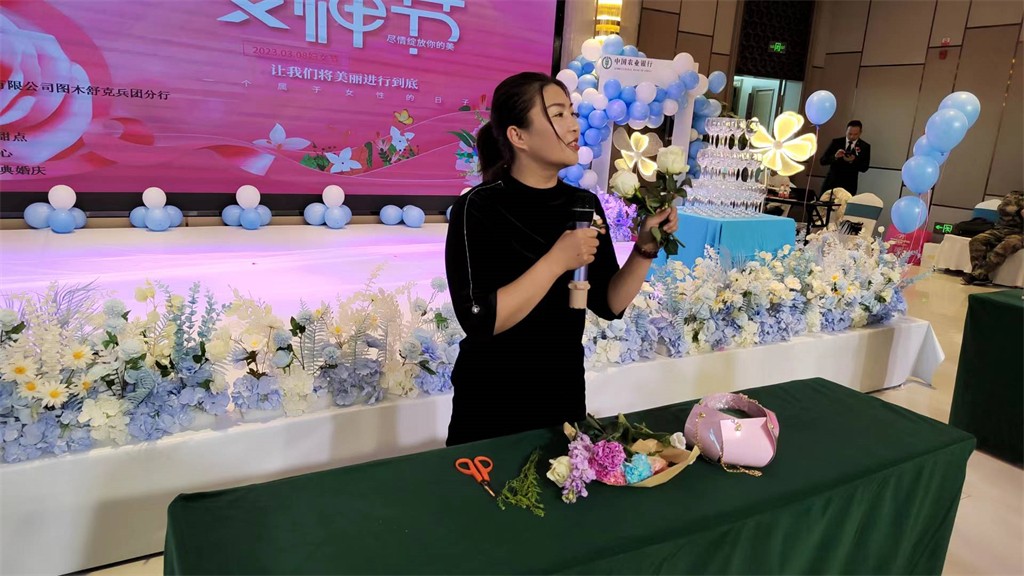 博思花藝婚慶教育，婚慶培訓，花藝培訓，插花培訓，花藝師培訓，主持人培訓，商務主持人培訓，花店運營培訓，花店全系統(tǒng)營銷，小白開花店，小白學主持，金璽棠婚慶酒店，金璽棠總部，鄭州金麻雀教育科技有限公司