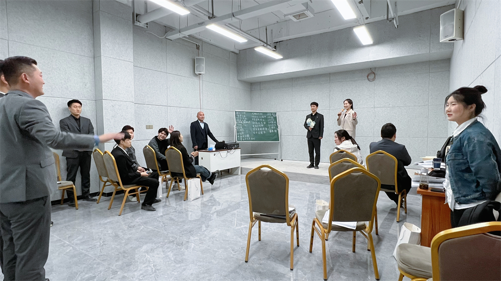 博思花藝婚慶教育，婚慶培訓(xùn)，花藝培訓(xùn)，插花培訓(xùn)，花藝師培訓(xùn)，主持人培訓(xùn)，商務(wù)主持人培訓(xùn)，花店運營培訓(xùn)，花店全系統(tǒng)營銷，小白開花店，小白學(xué)主持，金璽棠婚慶酒店，金璽棠總部，鄭州金麻雀教育科技有限公司