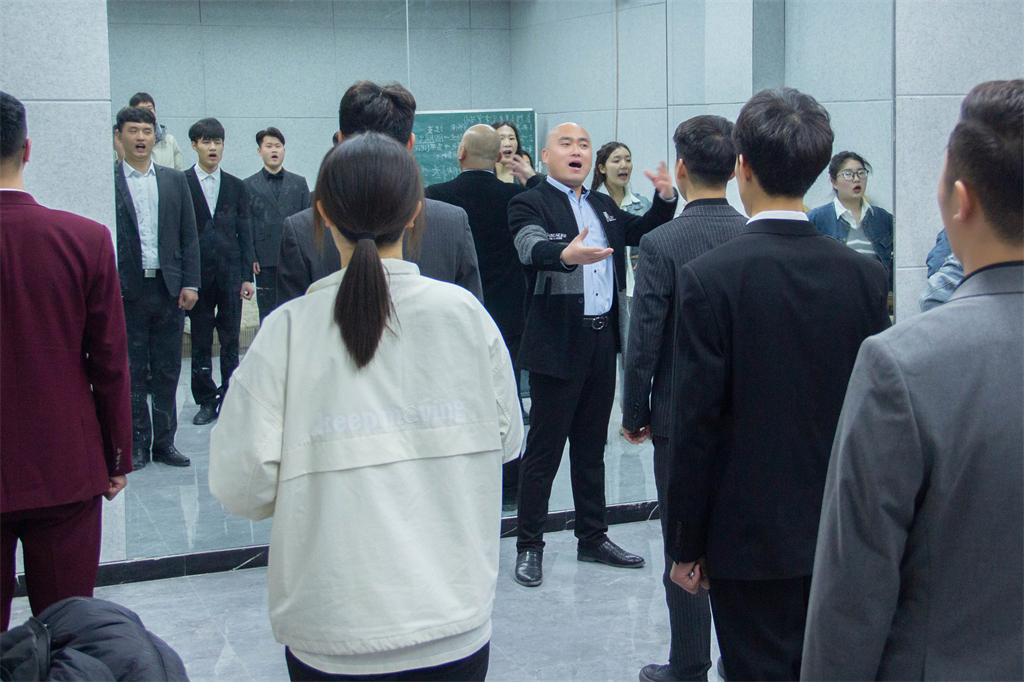 博思花藝婚慶教育，婚慶培訓(xùn)，花藝培訓(xùn)，插花培訓(xùn)，花藝師培訓(xùn)，主持人培訓(xùn)，商務(wù)主持人培訓(xùn)，花店運營培訓(xùn)，花店全系統(tǒng)營銷，小白開花店，小白學(xué)主持，金璽棠婚慶酒店，金璽棠總部，鄭州金麻雀教育科技有限公司