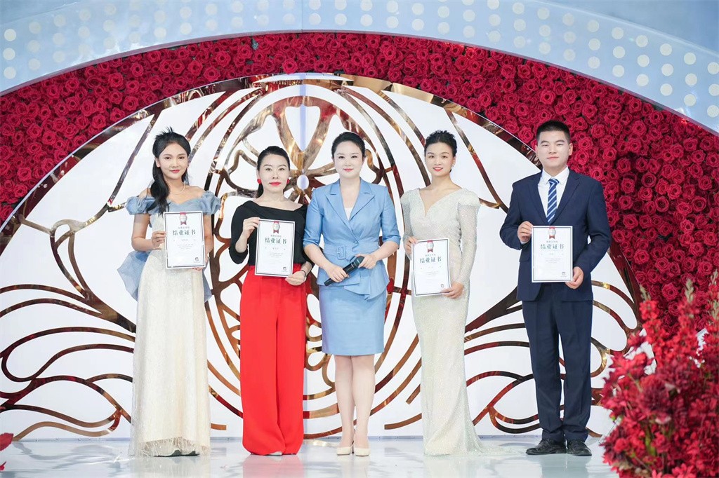 博思花藝婚慶教育，婚慶培訓(xùn)，花藝培訓(xùn)，插花培訓(xùn)，花藝師培訓(xùn)，主持人培訓(xùn)，商務(wù)主持人培訓(xùn)，花店運營培訓(xùn)，花店全系統(tǒng)營銷，小白開花店，小白學(xué)主持，金璽棠婚慶酒店，金璽棠總部，鄭州金麻雀教育科技有限公司