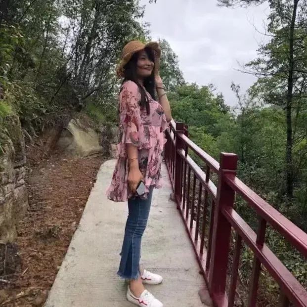 博思花藝婚慶教育，婚慶培訓(xùn)，花藝培訓(xùn)，插花培訓(xùn)，花藝師培訓(xùn)，主持人培訓(xùn)，商務(wù)主持人培訓(xùn)，花店運營培訓(xùn)，花店全系統(tǒng)營銷，小白開花店，小白學(xué)主持，金璽棠婚慶酒店，金璽棠總部，鄭州金麻雀教育科技有限公司